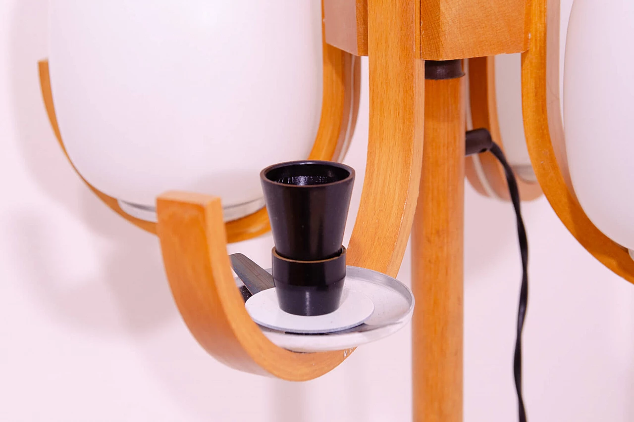 Lampada da terra in faggio con diffusori in vetro bianco opaco, anni '70 18