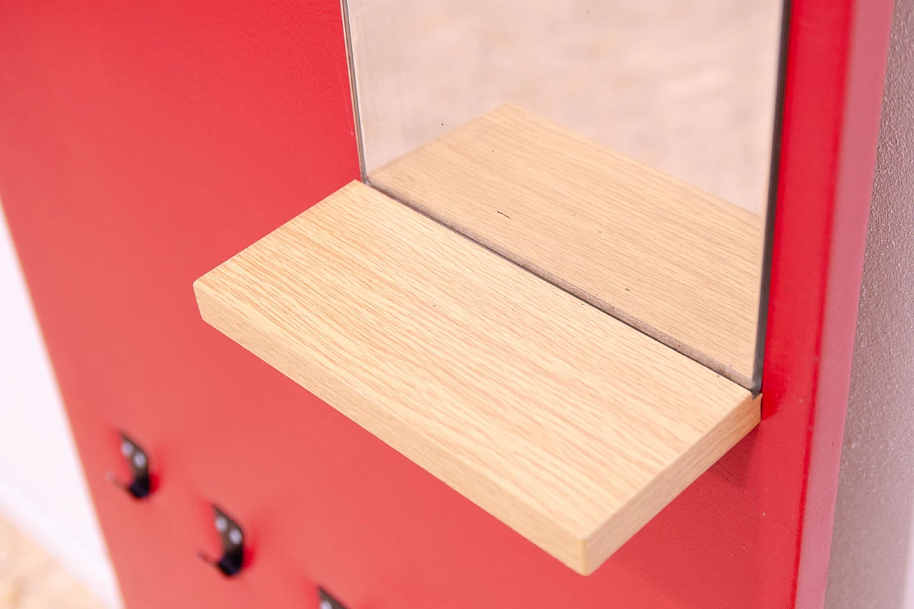 Appendiabiti in similpelle rossa con specchio di Drevotvar, anni '60 12