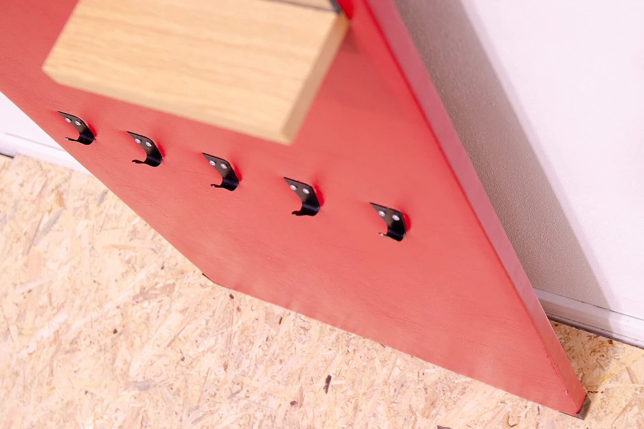 Appendiabiti in similpelle rossa con specchio di Drevotvar, anni '60 15