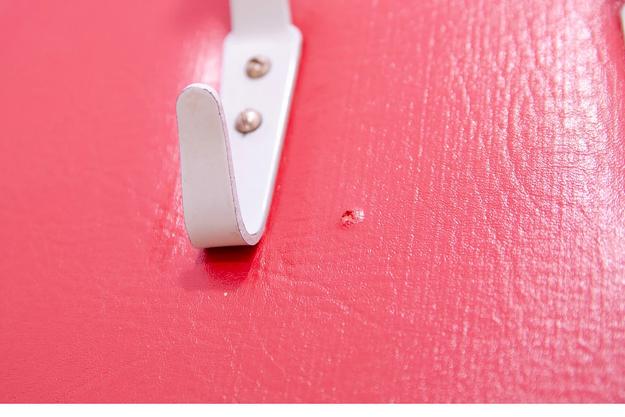 Appendiabiti in similpelle rossa con specchio di Drevotvar, anni '60 17