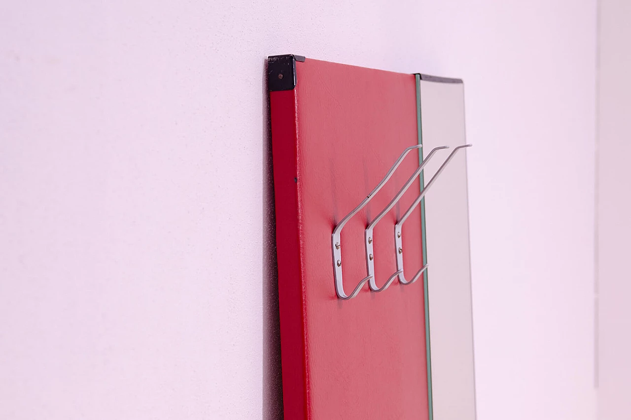 Appendiabiti in similpelle rossa con specchio di Drevotvar, anni '60 20