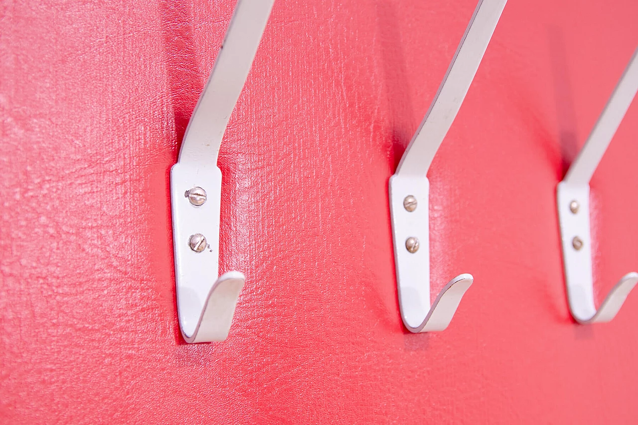 Appendiabiti in similpelle rossa con specchio di Drevotvar, anni '60 25