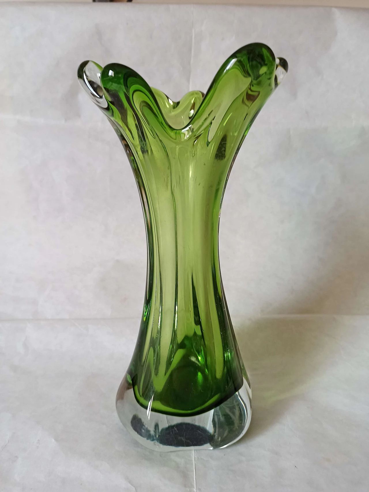 Vaso in vetro di Murano sommerso verde, anni '70 2