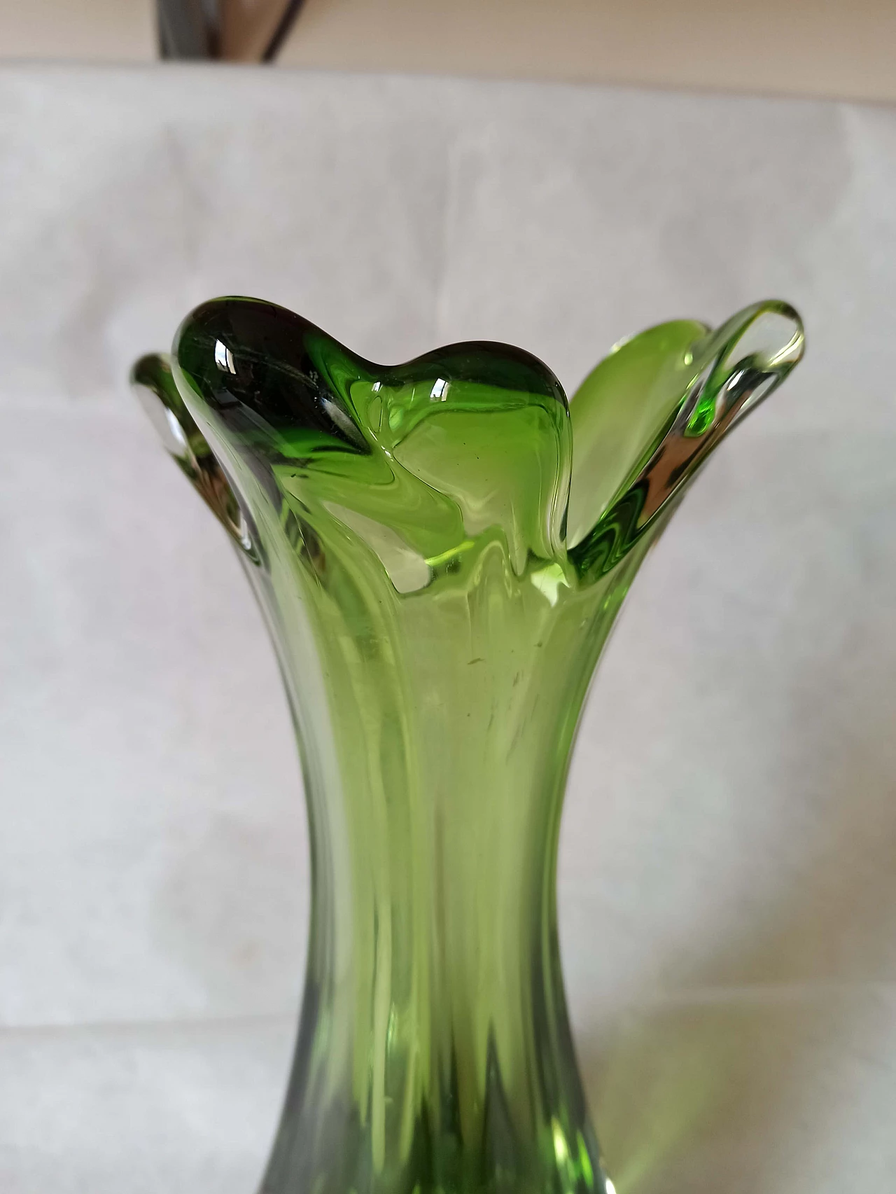 Vaso in vetro di Murano sommerso verde, anni '70 3