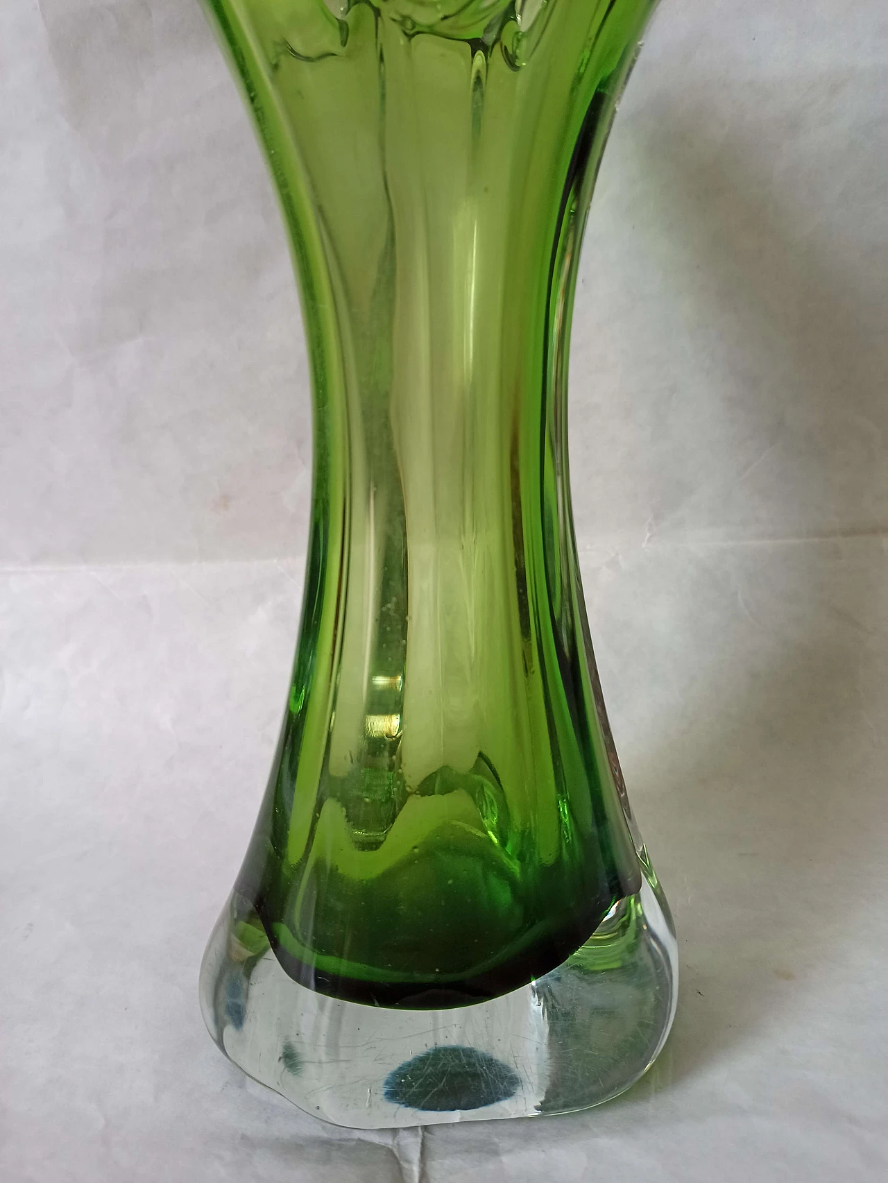 Vaso in vetro di Murano sommerso verde, anni '70 10