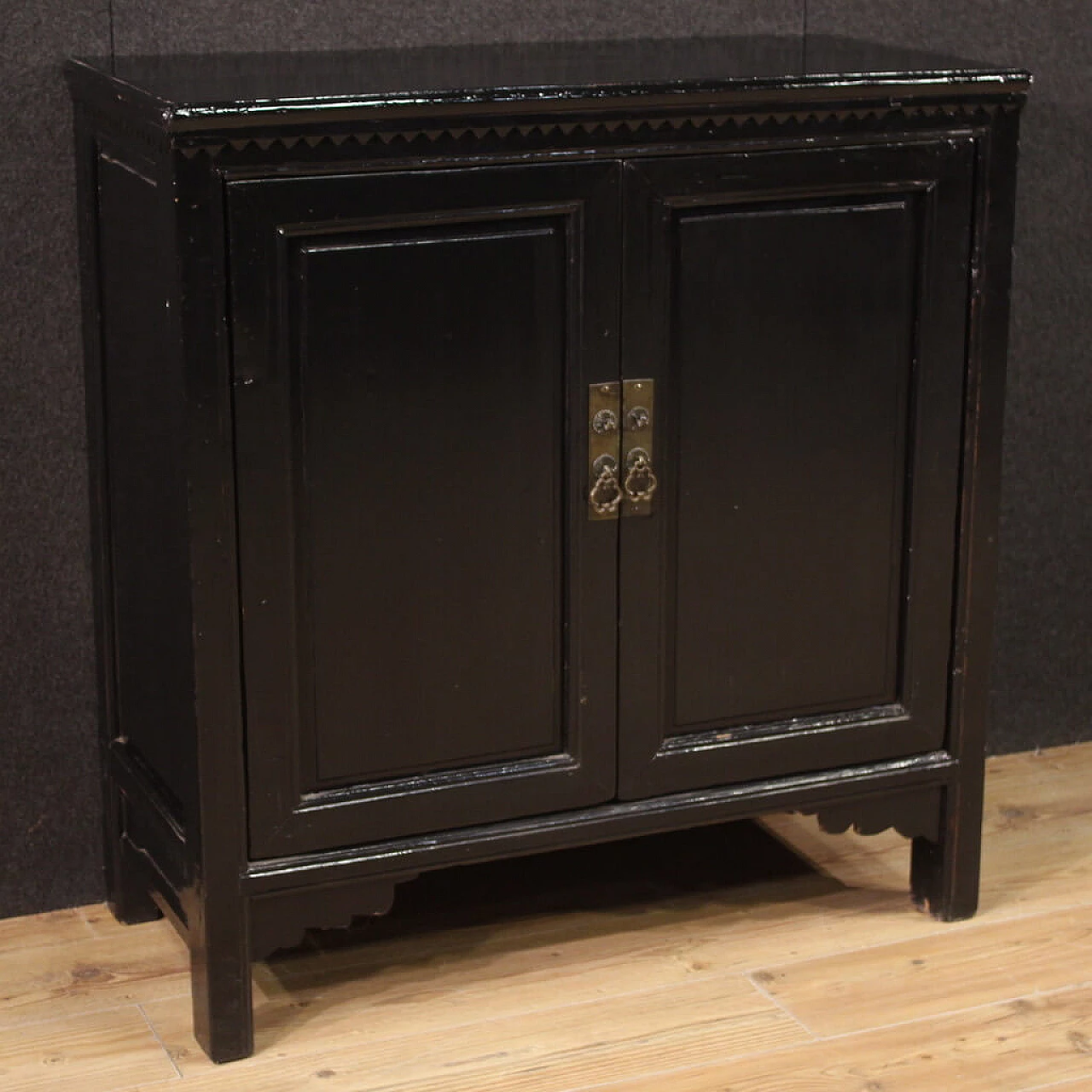 Chinese lacquered exotic wood sideboard, 1950s 1