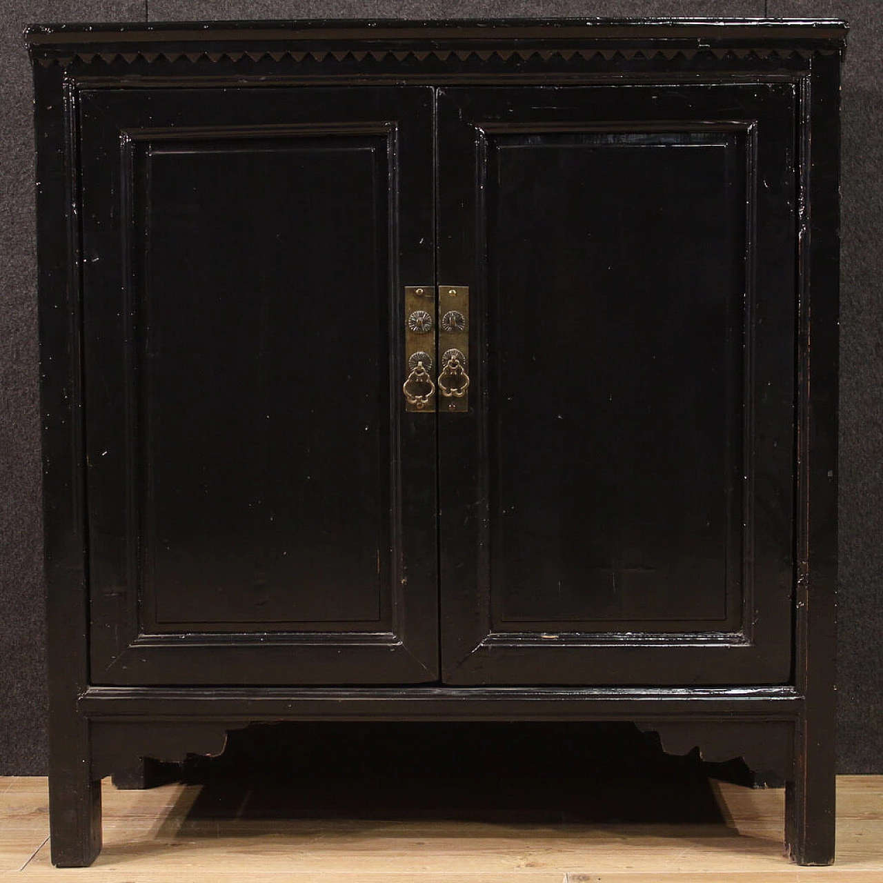 Chinese lacquered exotic wood sideboard, 1950s 3