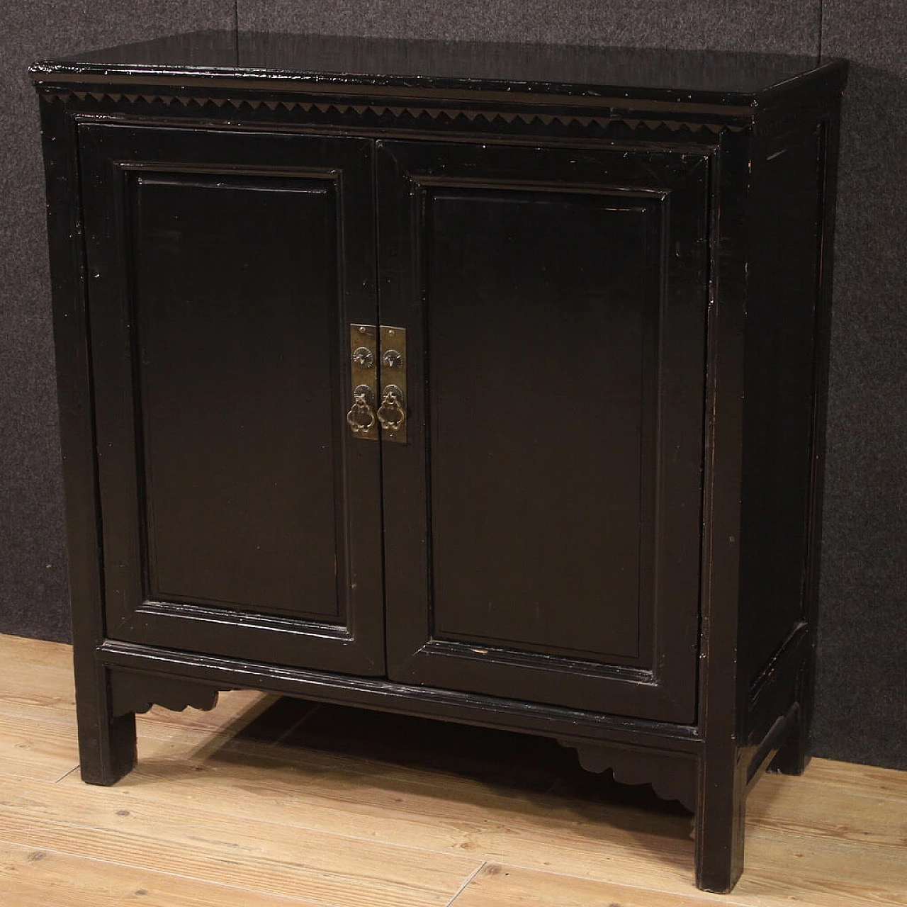 Chinese lacquered exotic wood sideboard, 1950s 12