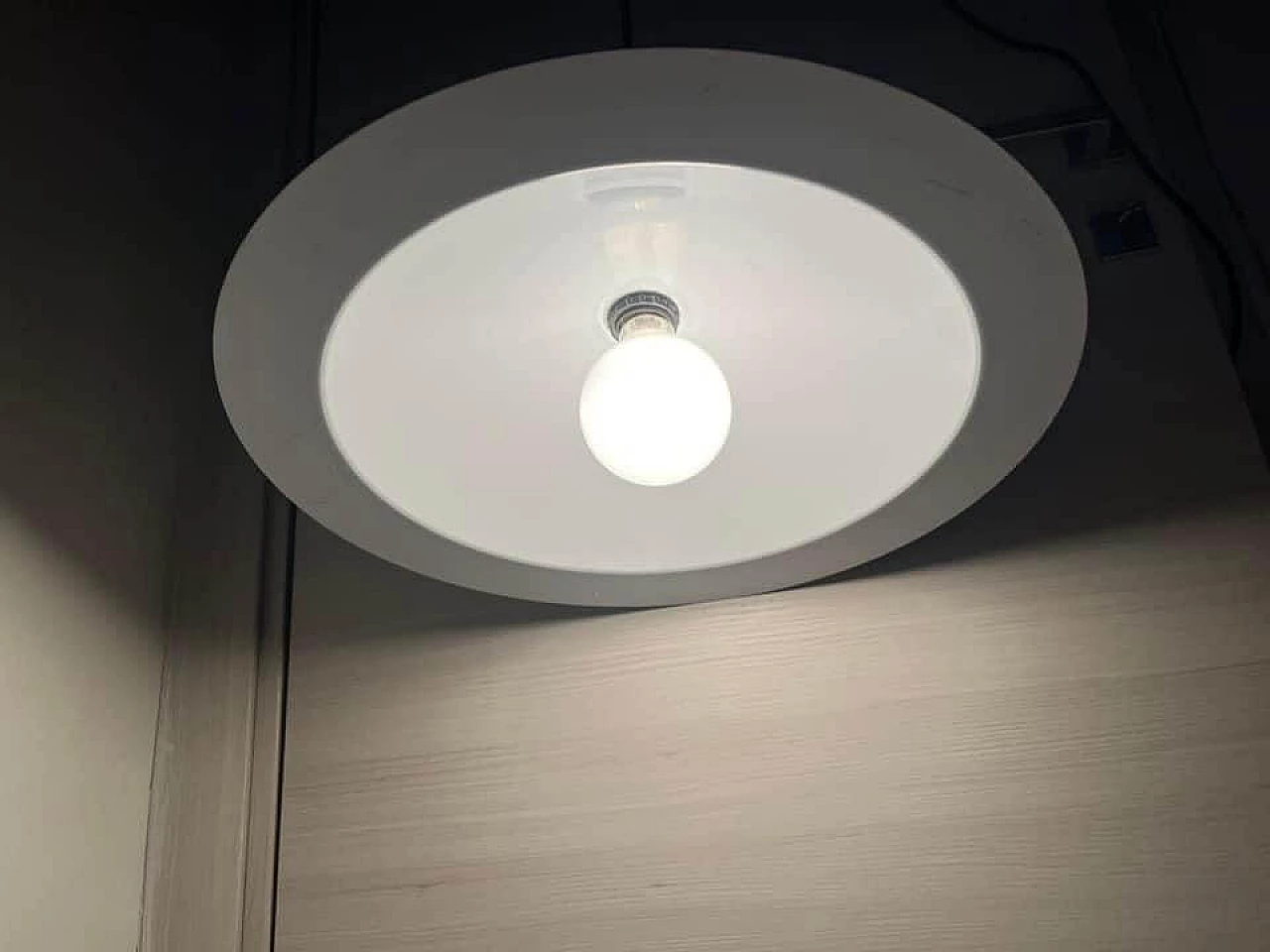 Lampada a sospensione in metallo smaltato verde di Stilnovo, anni '80 4