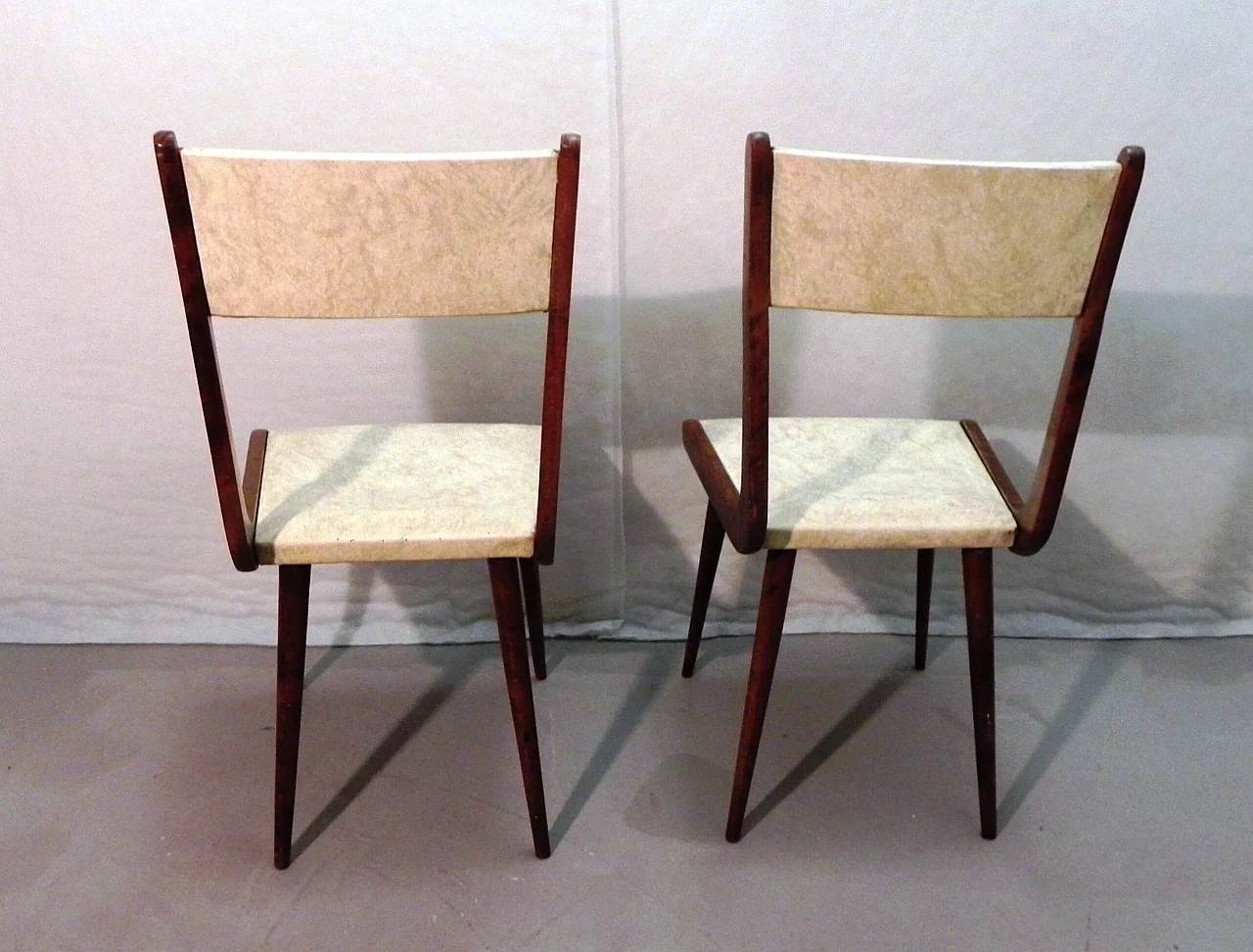 2 Sedie in legno e skai in stile Carlo Ratti, anni '60 4