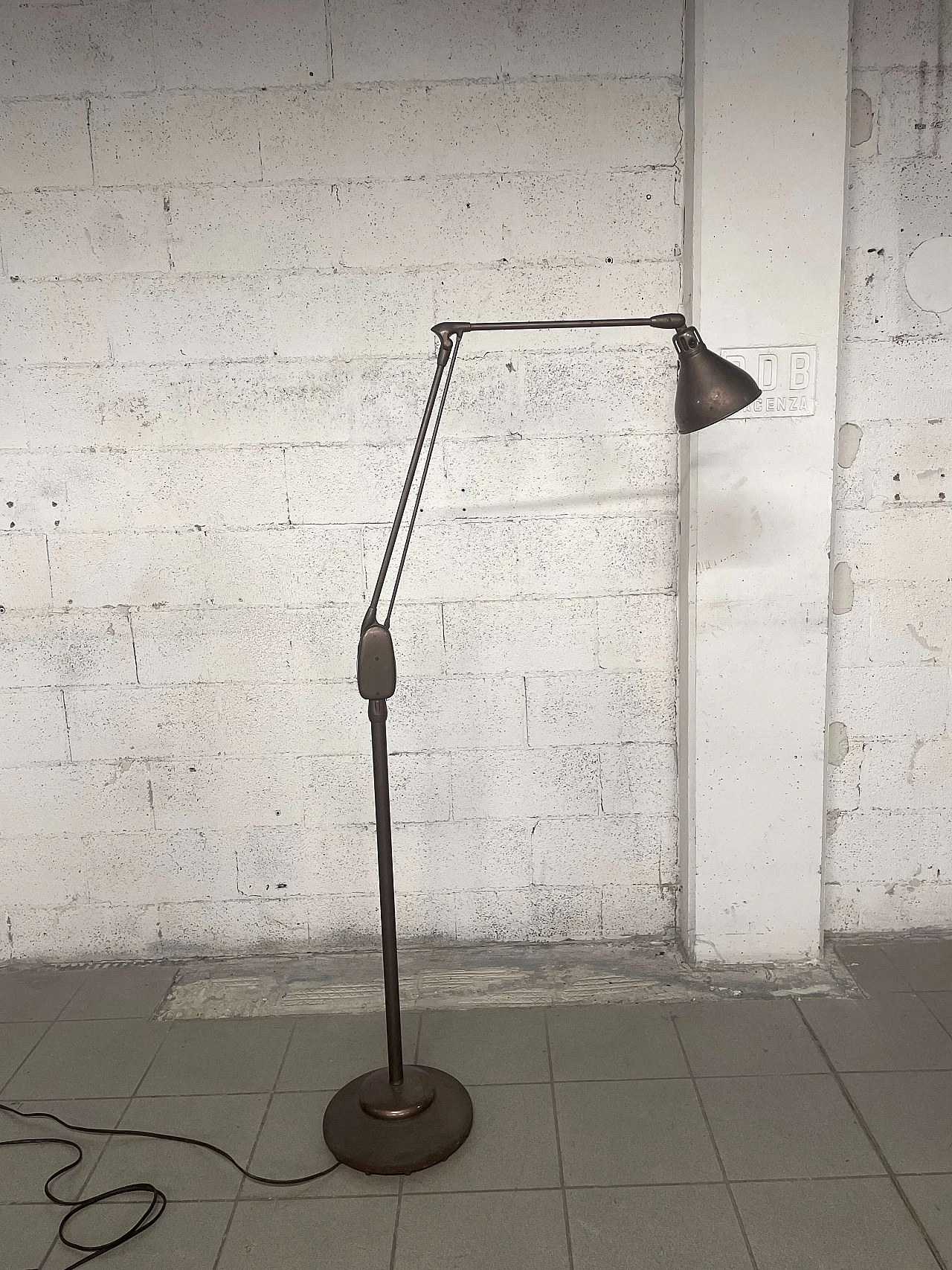 Extendable floor lamp 605 by Dazor MFG, 1950s 8