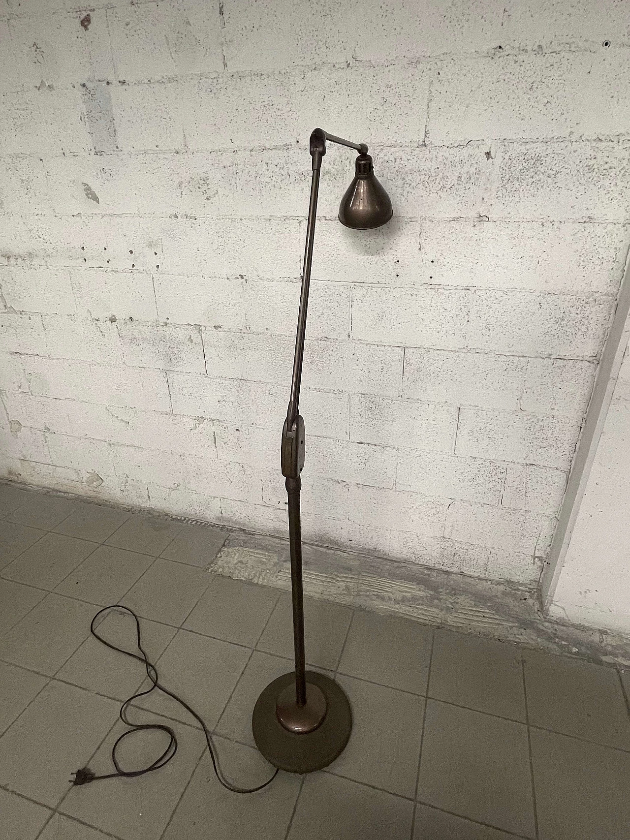 Extendable floor lamp 605 by Dazor MFG, 1950s 17