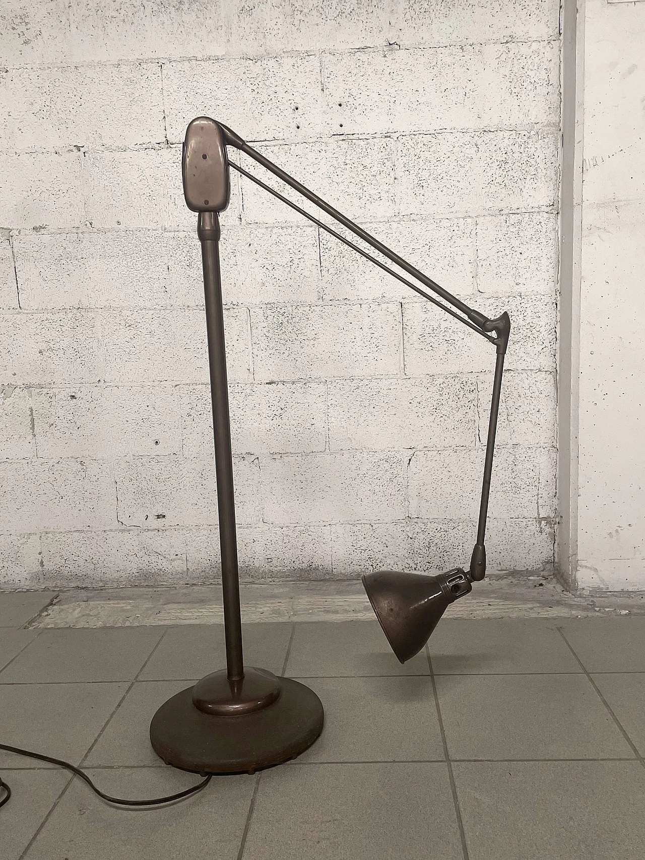 Extendable floor lamp 605 by Dazor MFG, 1950s 18