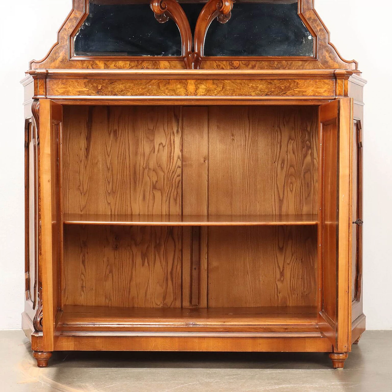 Walnut sideboard with riser with mirrored bottom, late 19th century 7