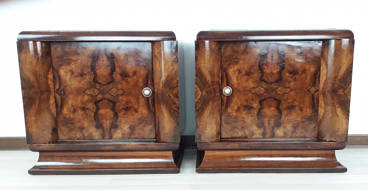Pair of Florentine Art Deco walnut-root bedside tables, 1925 1