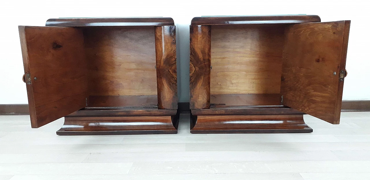 Pair of Florentine Art Deco walnut-root bedside tables, 1925 10
