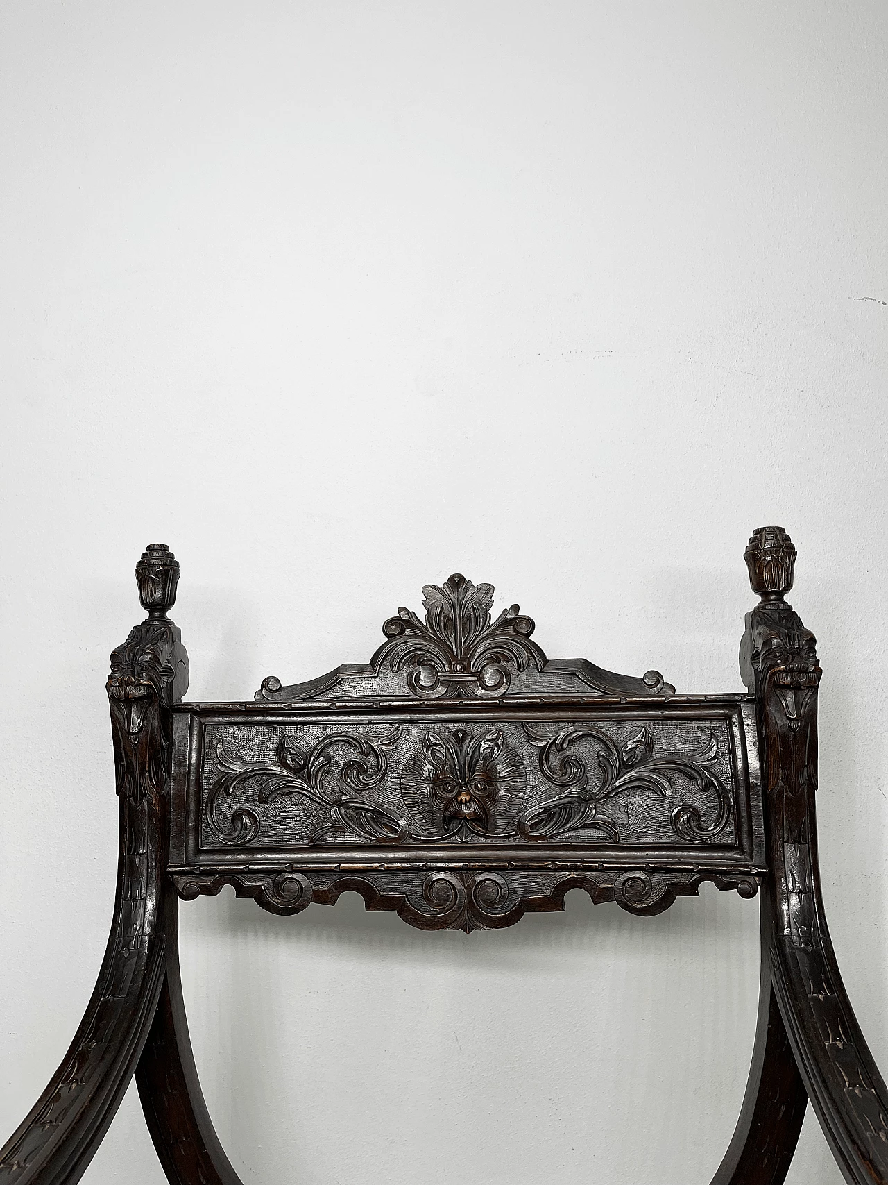 Pair of Renaissance style Savonarola armchairs, late 19th century 10