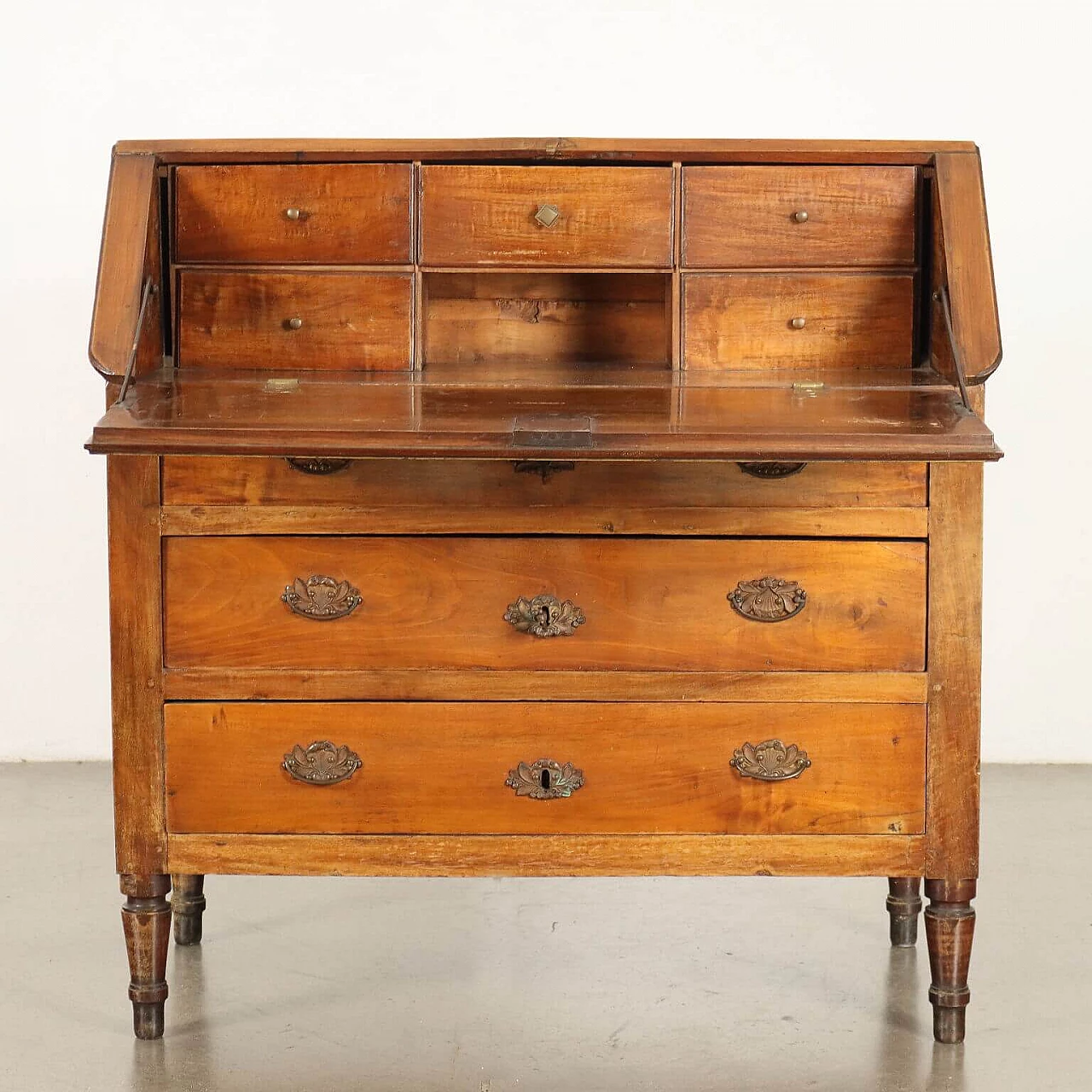 Piedmontese walnut flap desk with laminated handles, early 19th century 4