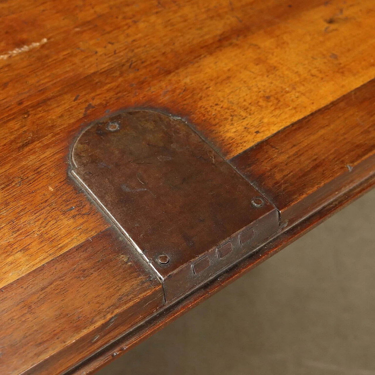 Piedmontese walnut flap desk with laminated handles, early 19th century 7