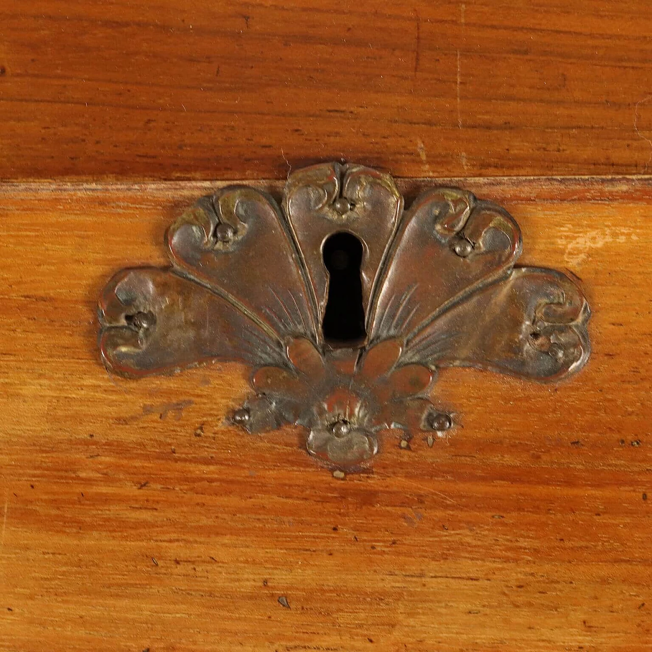 Piedmontese walnut flap desk with laminated handles, early 19th century 8