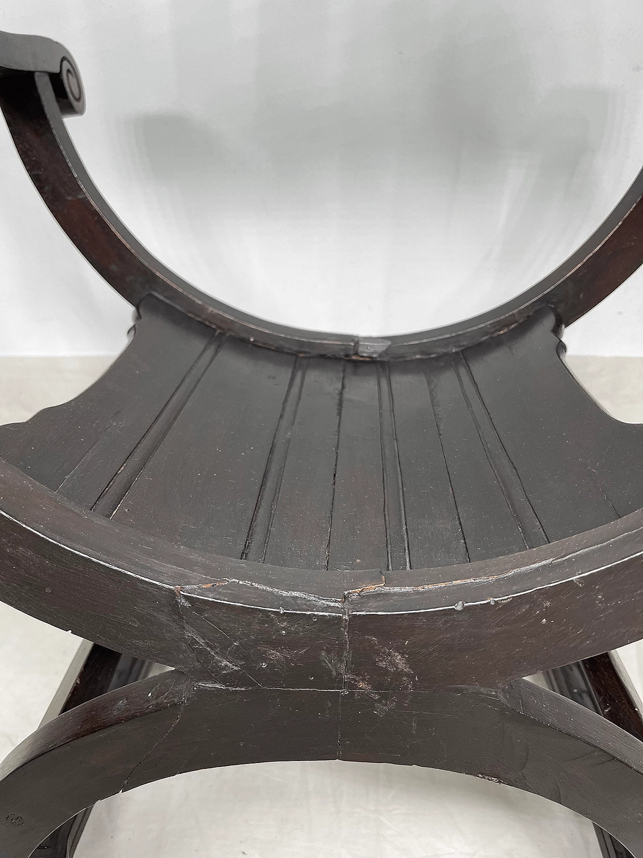 Pair of Renaissance style Savonarola armchairs, late 19th century 31