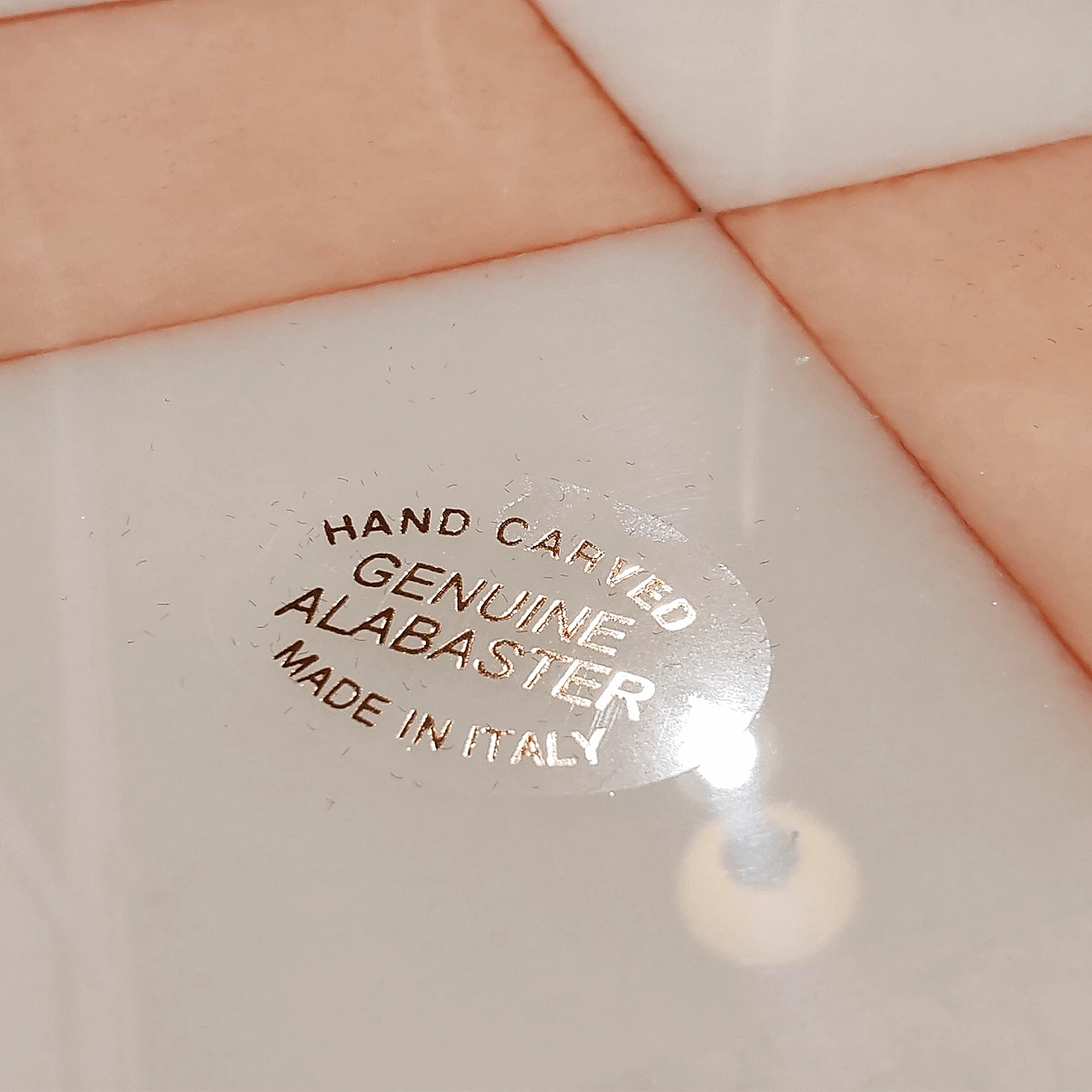 Scacchiera e scacchi in alabastro di Volterra bianco e rosa, anni '70 12