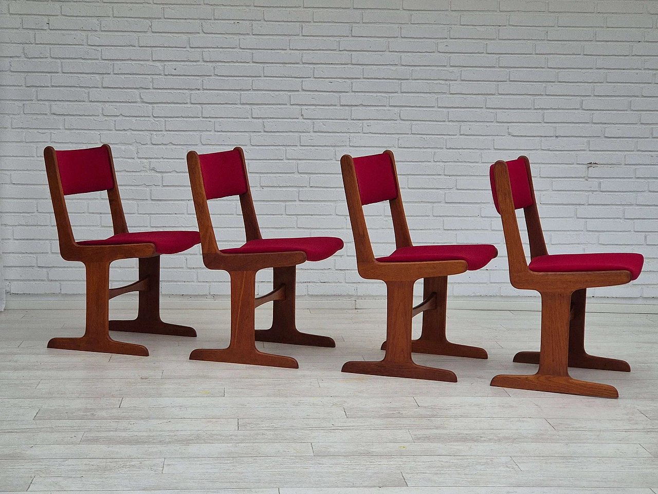 4 Chairs in teak and red velvet by Farsø Møbelfabrik, 1970s 2
