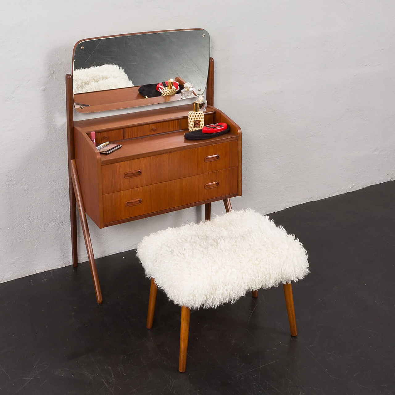 Footstool in natural long-haired sheepskin and teak legs, 1970s 1
