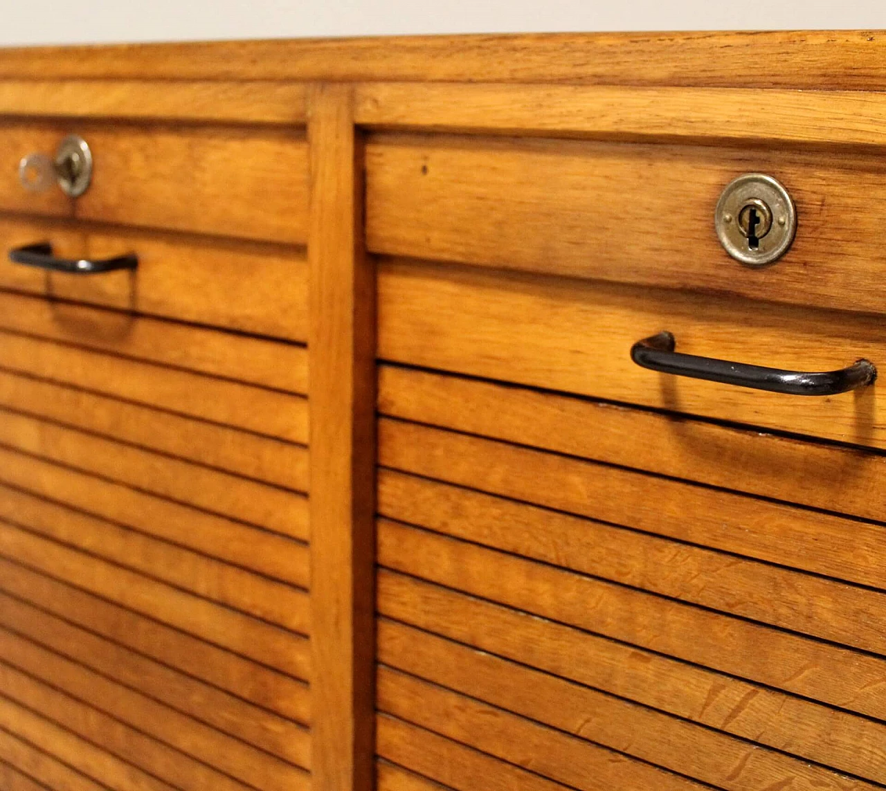 Oak filing cabinet with shutter, early 20th century 7