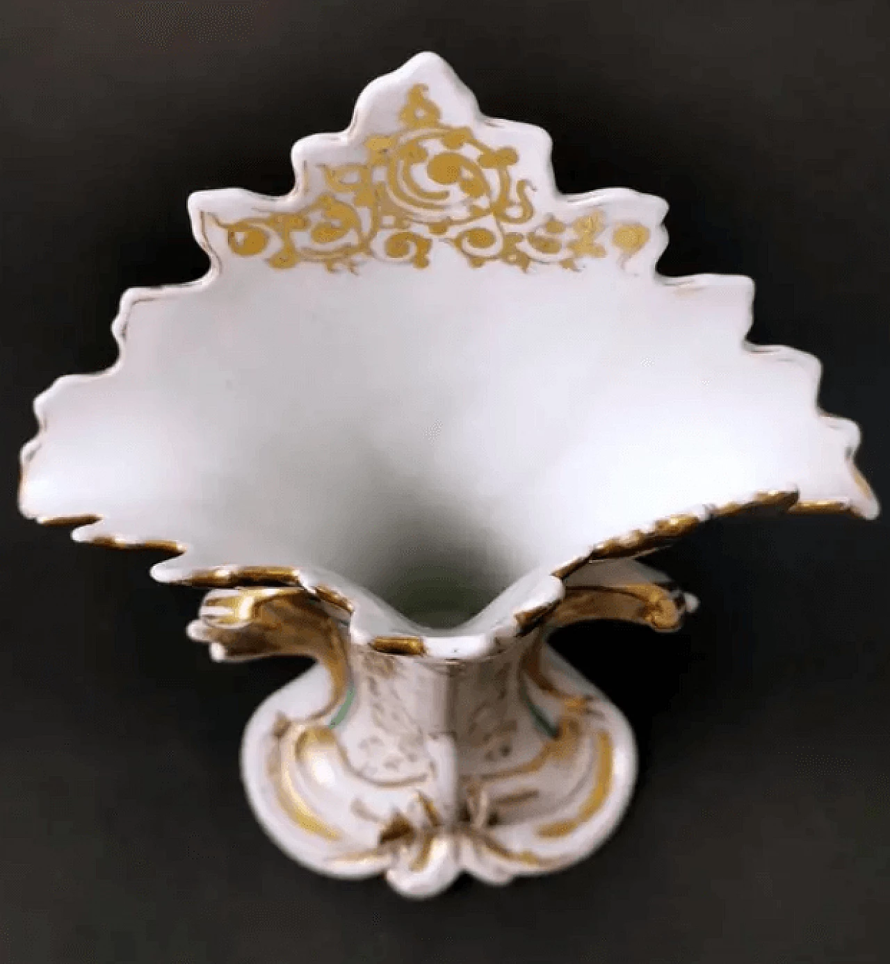 French wedding vase in De Paris porcelain, late 19th century 10