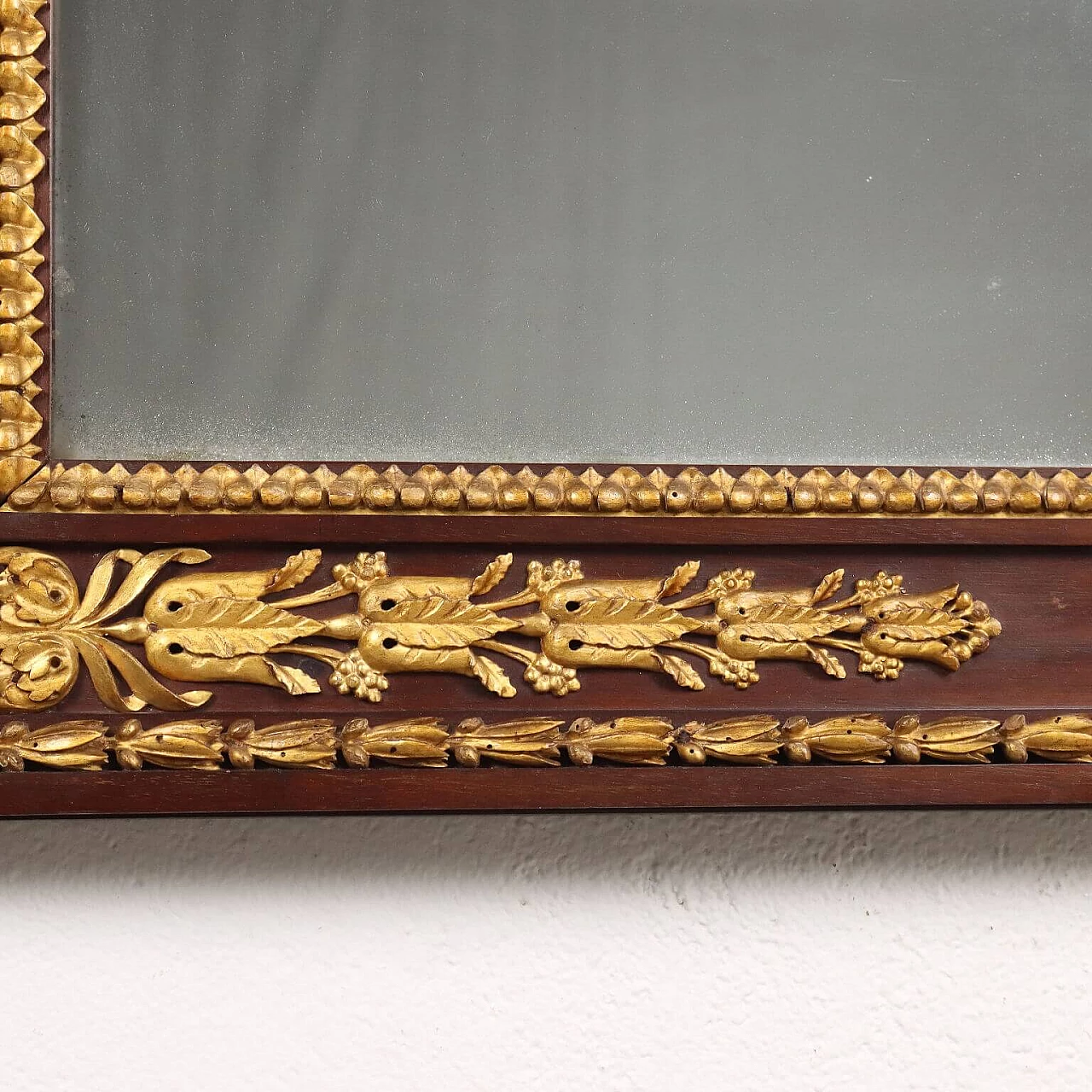 Cornice neoclassica in mogano intagliato con specchio, fine '700 6