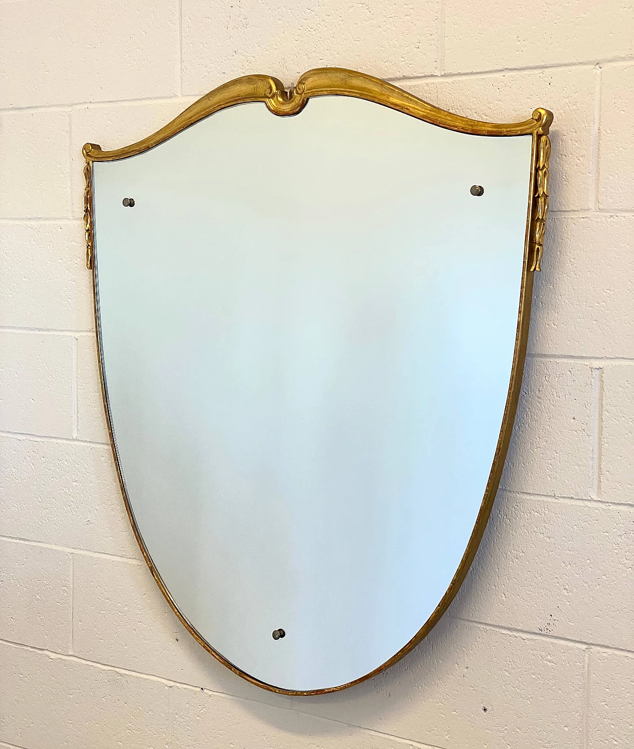 Shield-shaped mirror with gilded wooden frame, 1960s 5