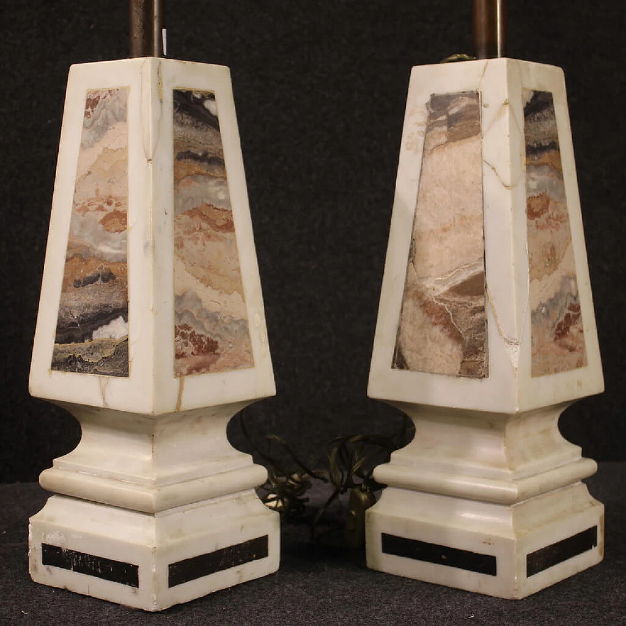 Coppia di lampade da tavolo in marmo bianco con inserti policromi, anni '60 6