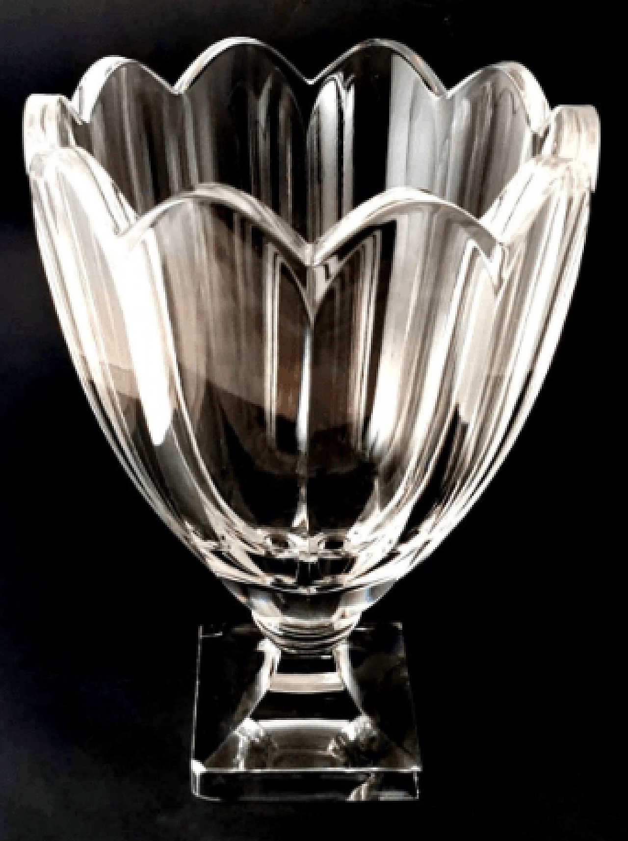 Swedish crystal tulip vase, 1980s 4
