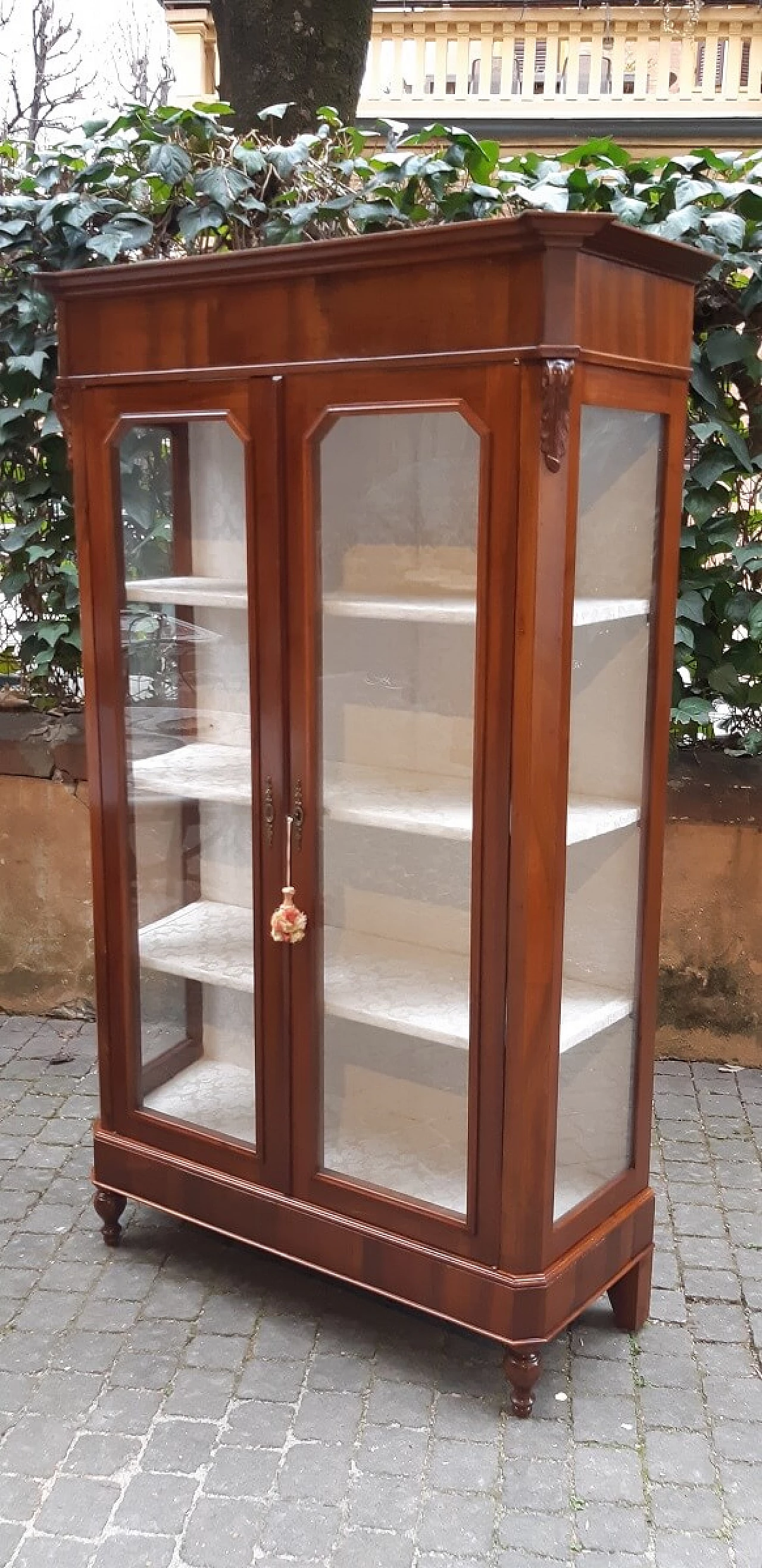 Emilian walnut glass cabinet, second half of the 19th century 2