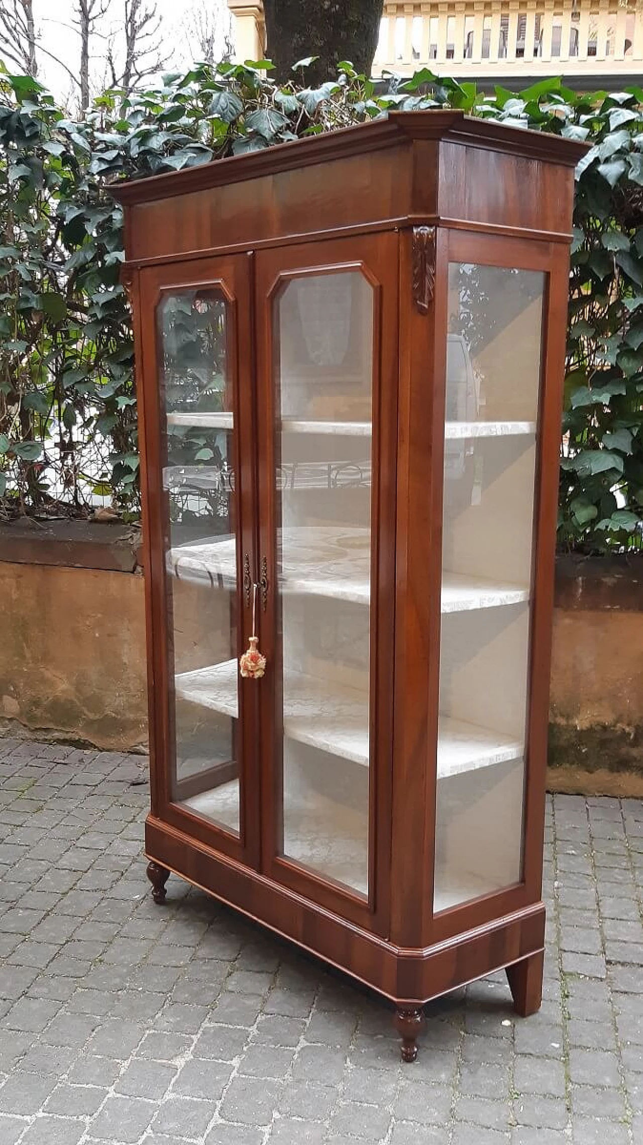 Emilian walnut glass cabinet, second half of the 19th century 5