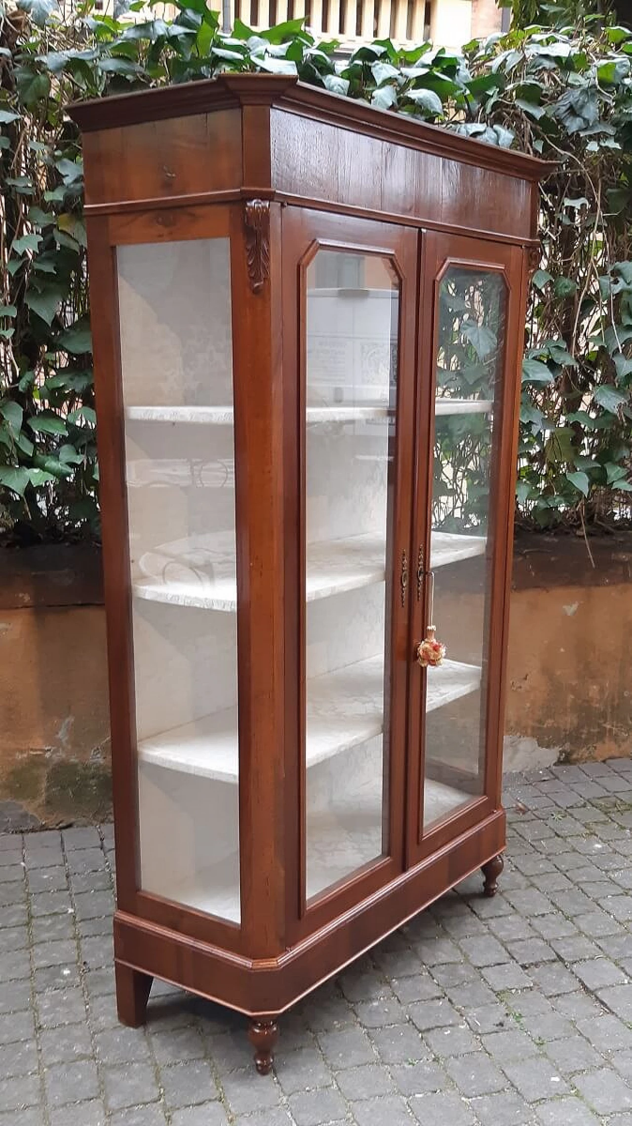 Emilian walnut glass cabinet, second half of the 19th century 6