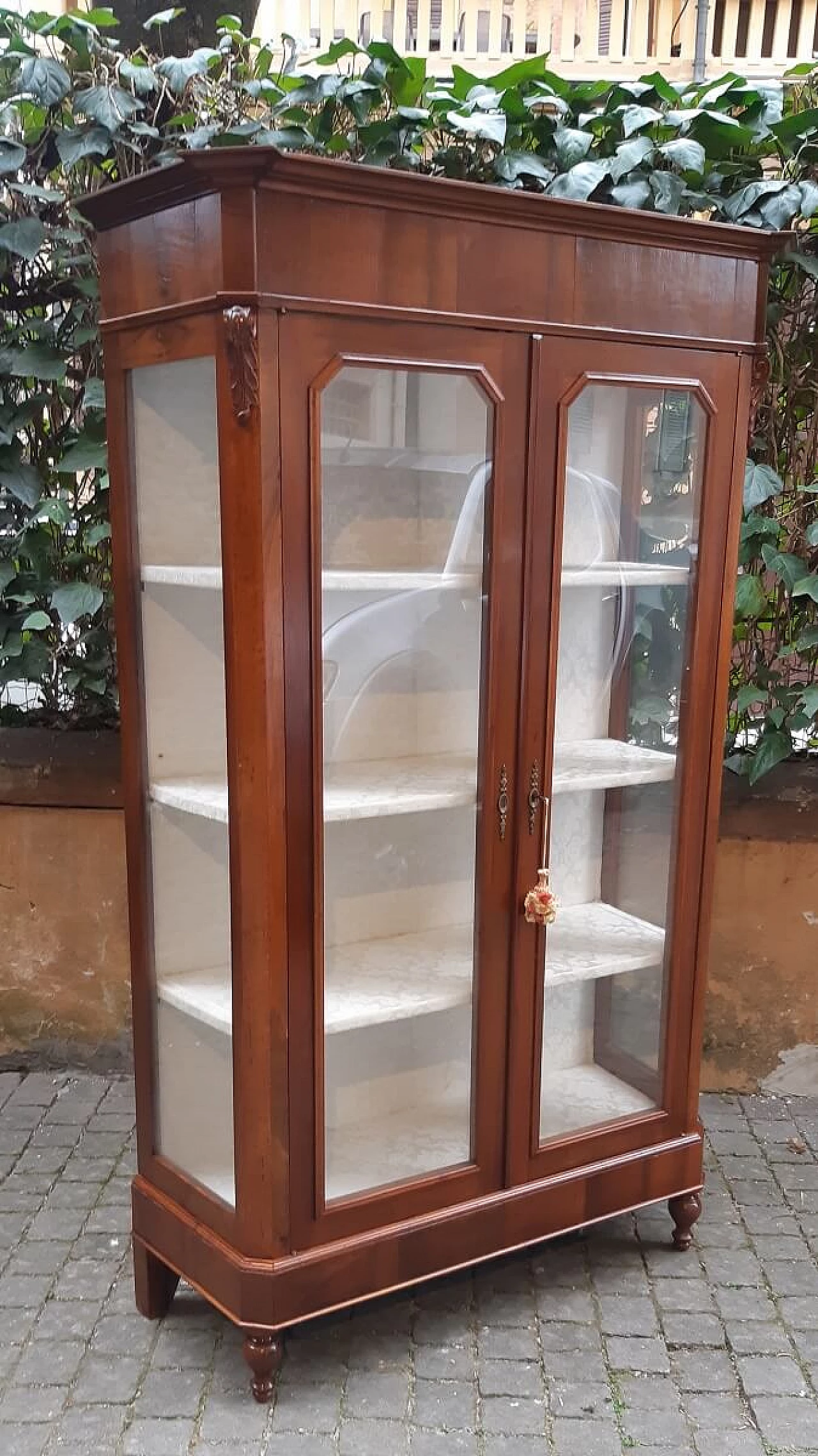 Emilian walnut glass cabinet, second half of the 19th century 7