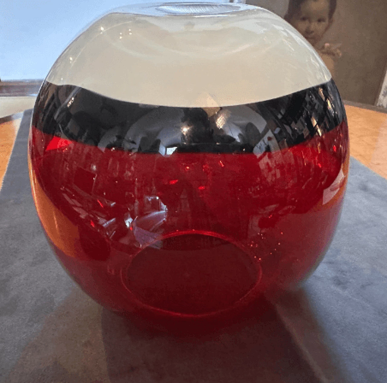 Vaso sferico in vetro di Murano rosso, bianco e nero, anni '90 8
