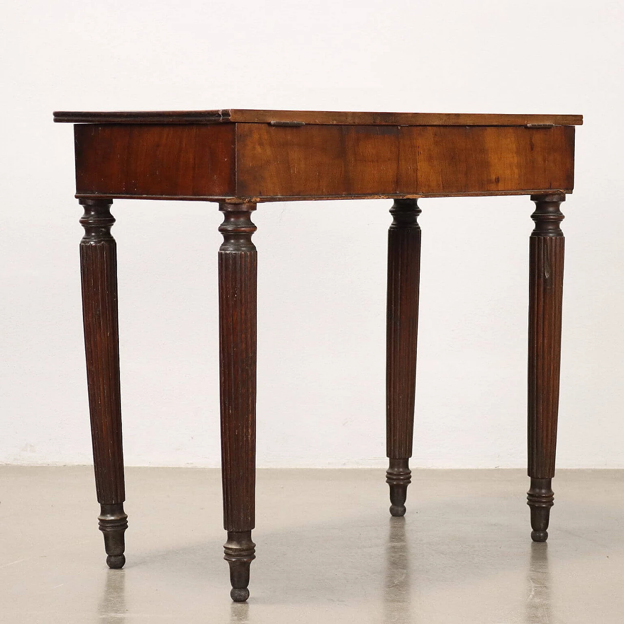 Walnut side table with showcase, early 19th century 8