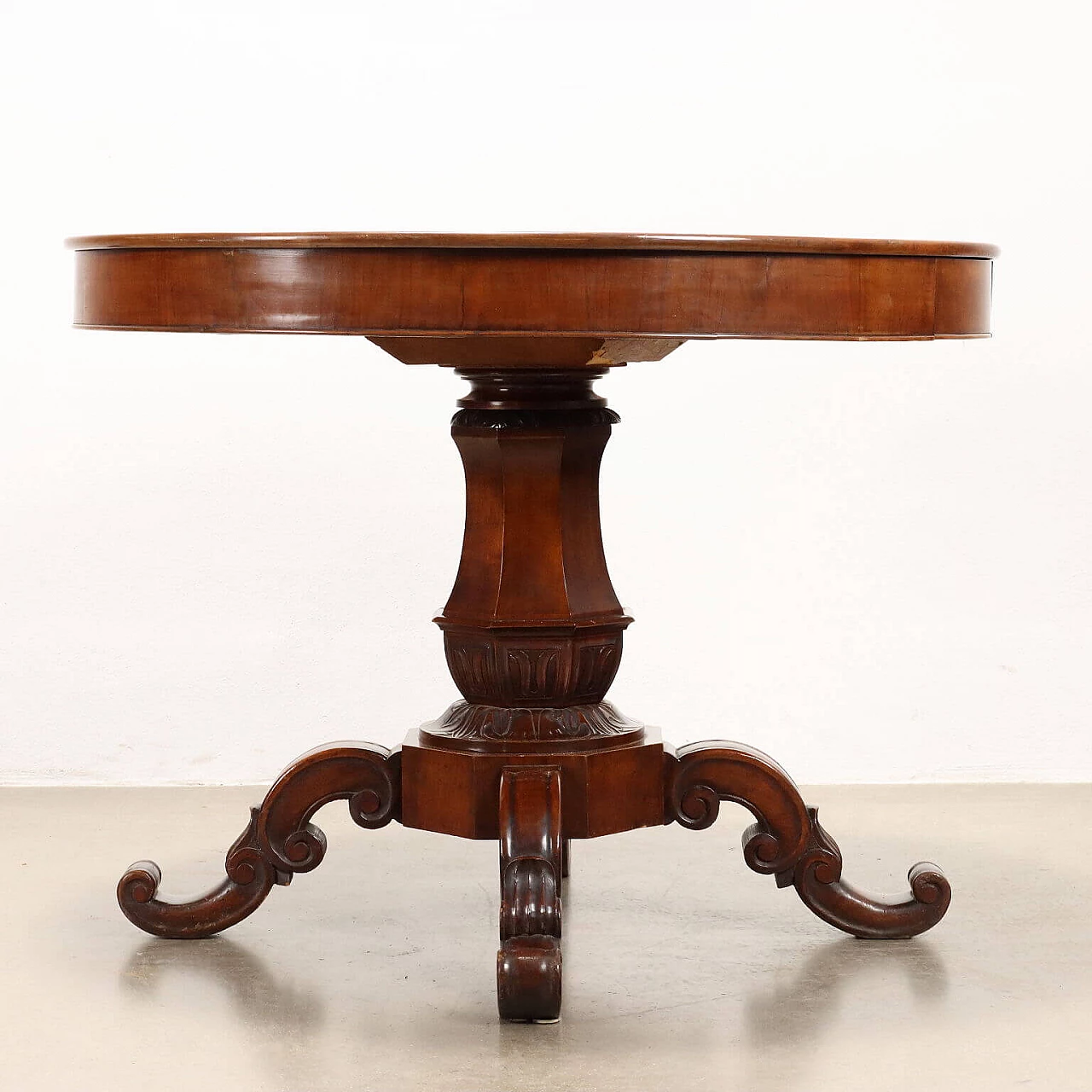 Walnut round table in Luigi Filippo style, mid 19th century 8