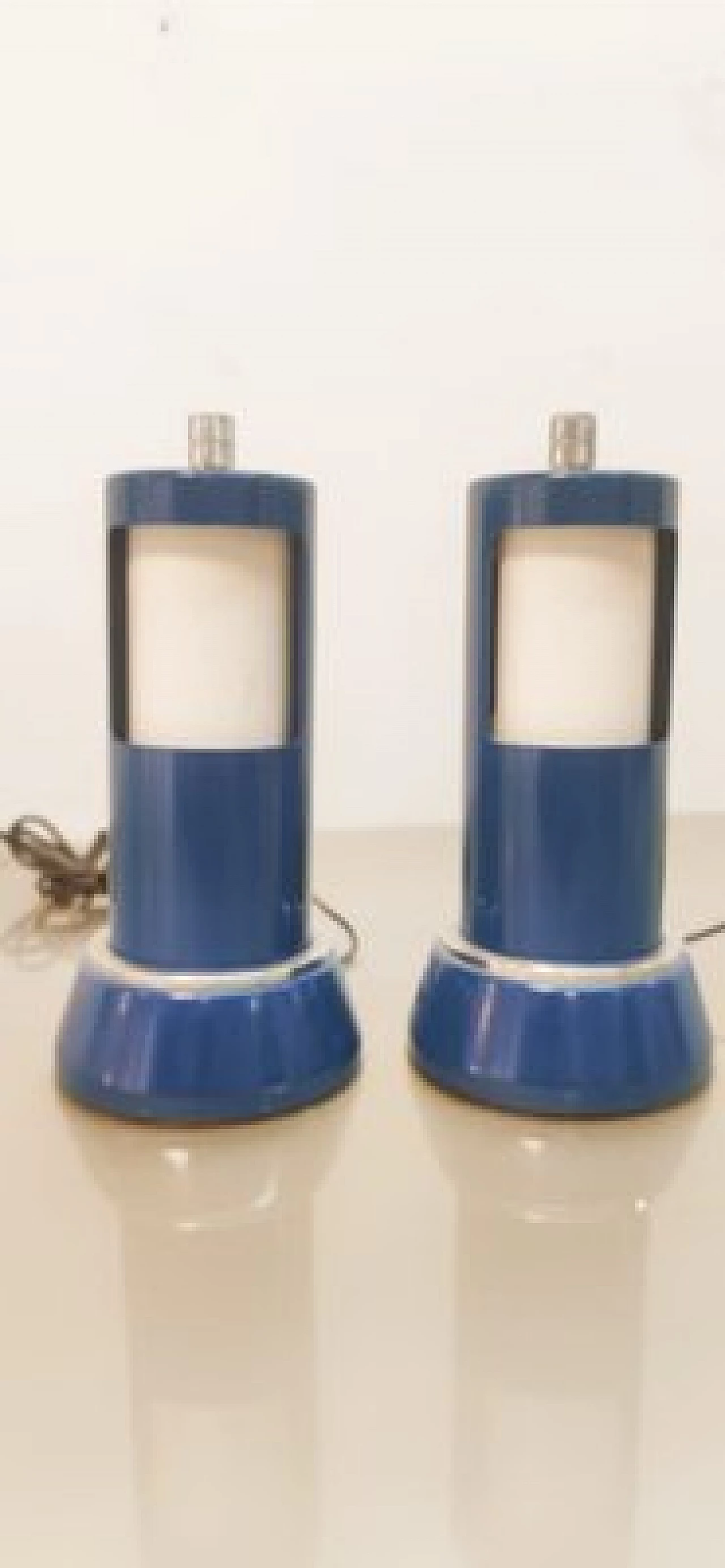 Lampada da tavolo in metallo blu e bianco, anni '60 1