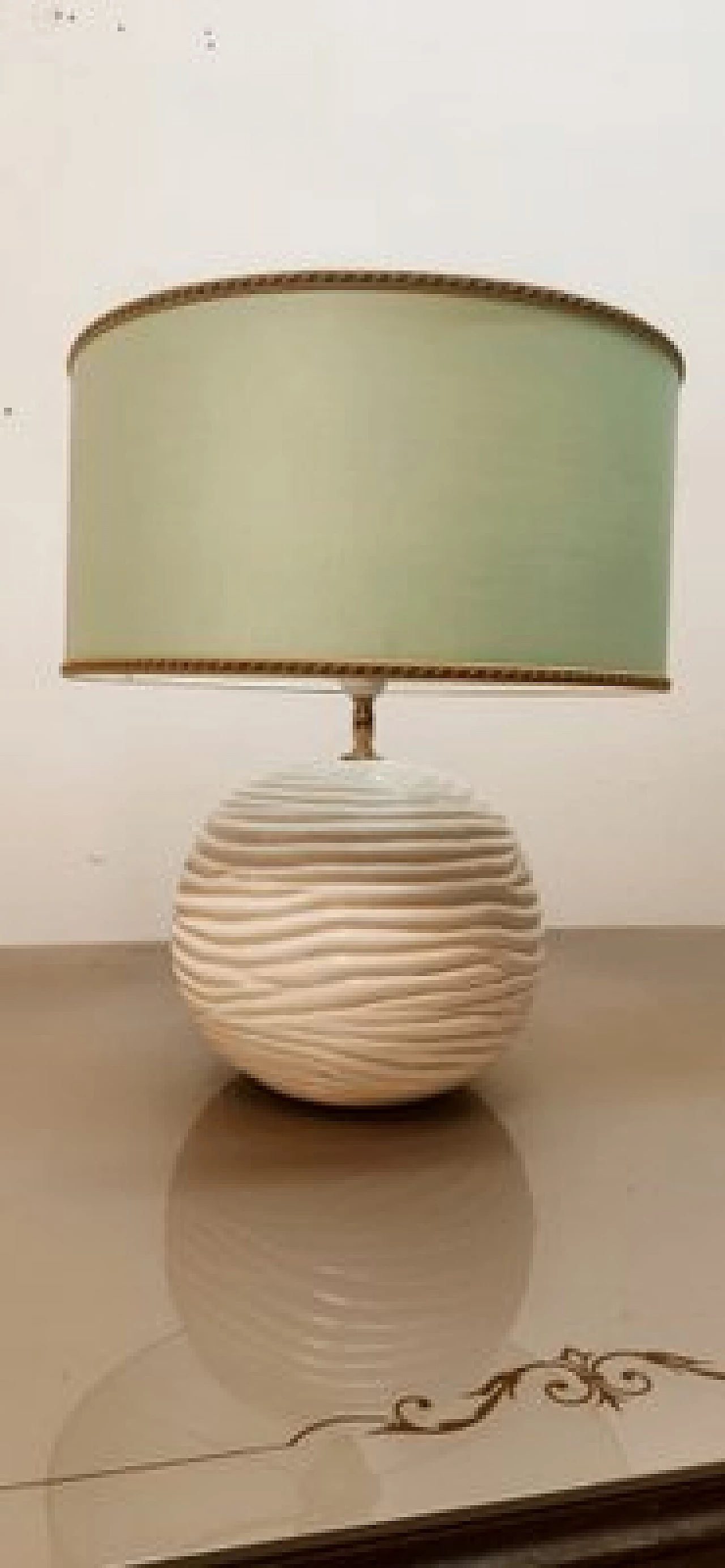 Lampada da tavolo in ceramica bianca con paralume verde acqua, anni '60 5