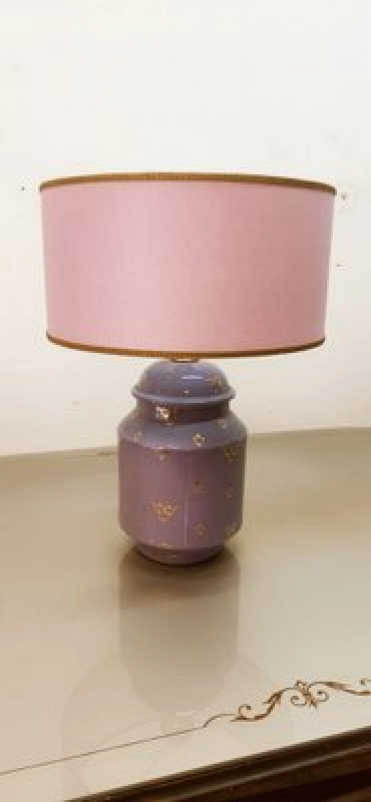 Lampada da tavolo in ceramica viola con paralume in tessuto, anni '70 7