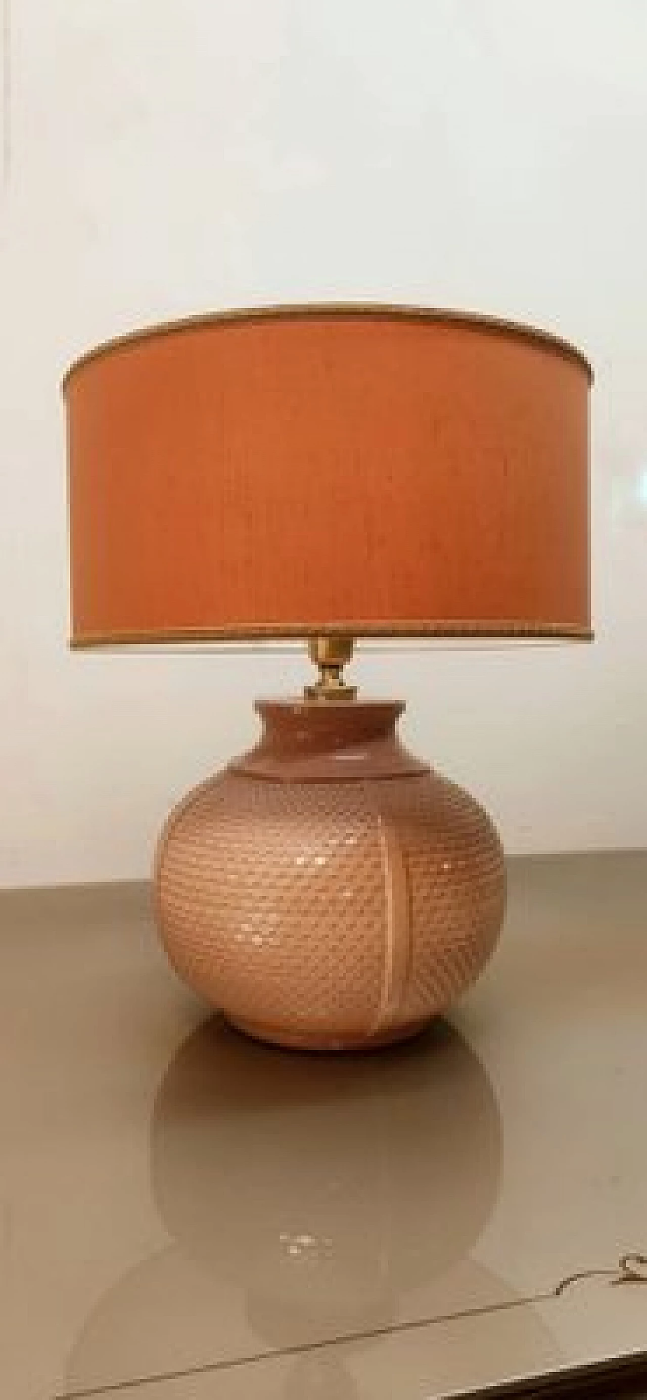 Lampada da tavolo in ceramica rosa con paralume in tessuto, anni '70 1