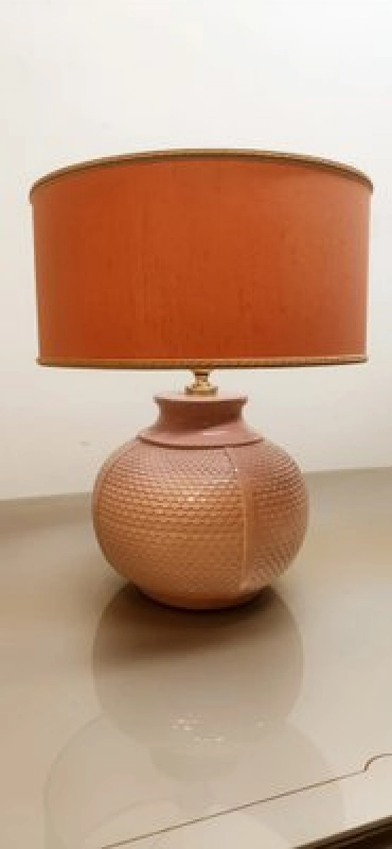 Lampada da tavolo in ceramica rosa con paralume in tessuto, anni '70 4