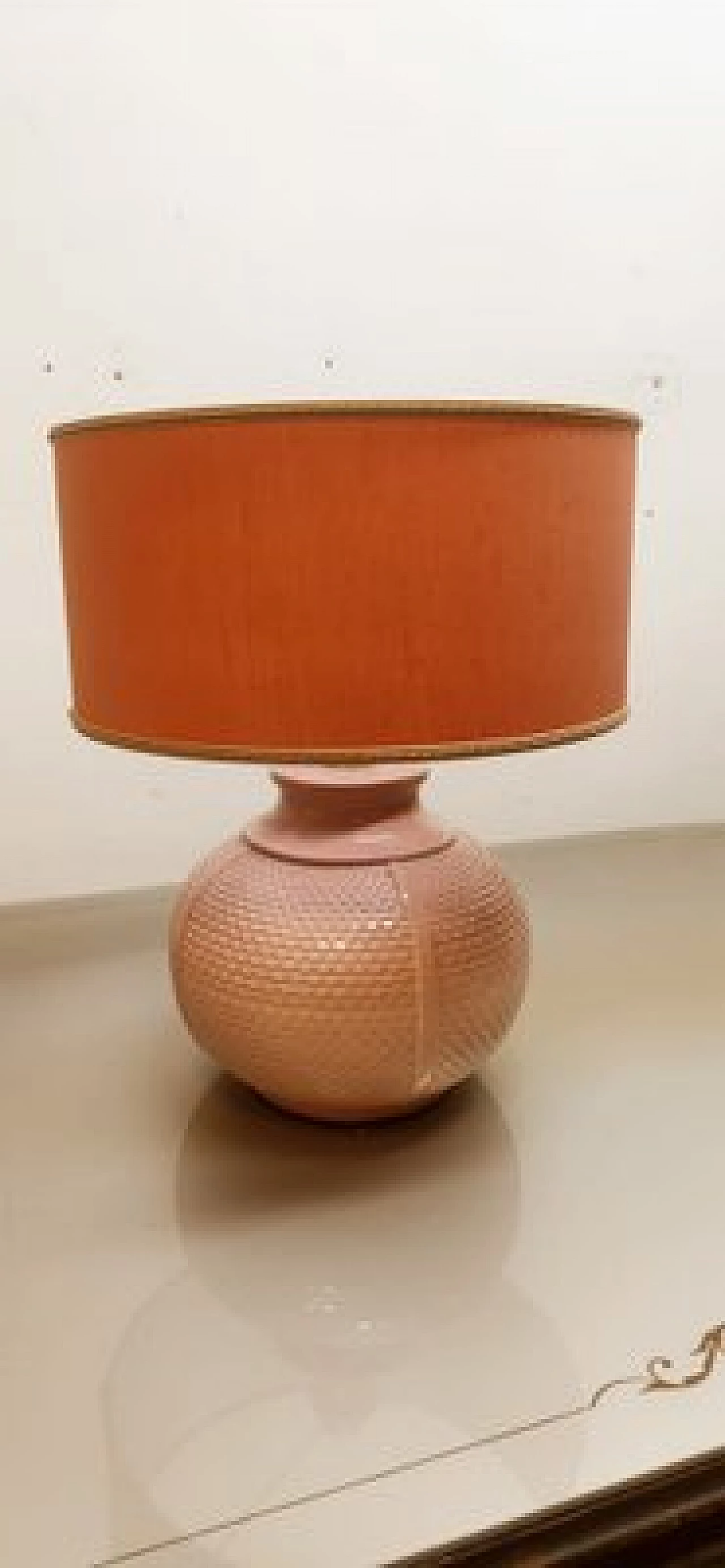 Lampada da tavolo in ceramica rosa con paralume in tessuto, anni '70 8