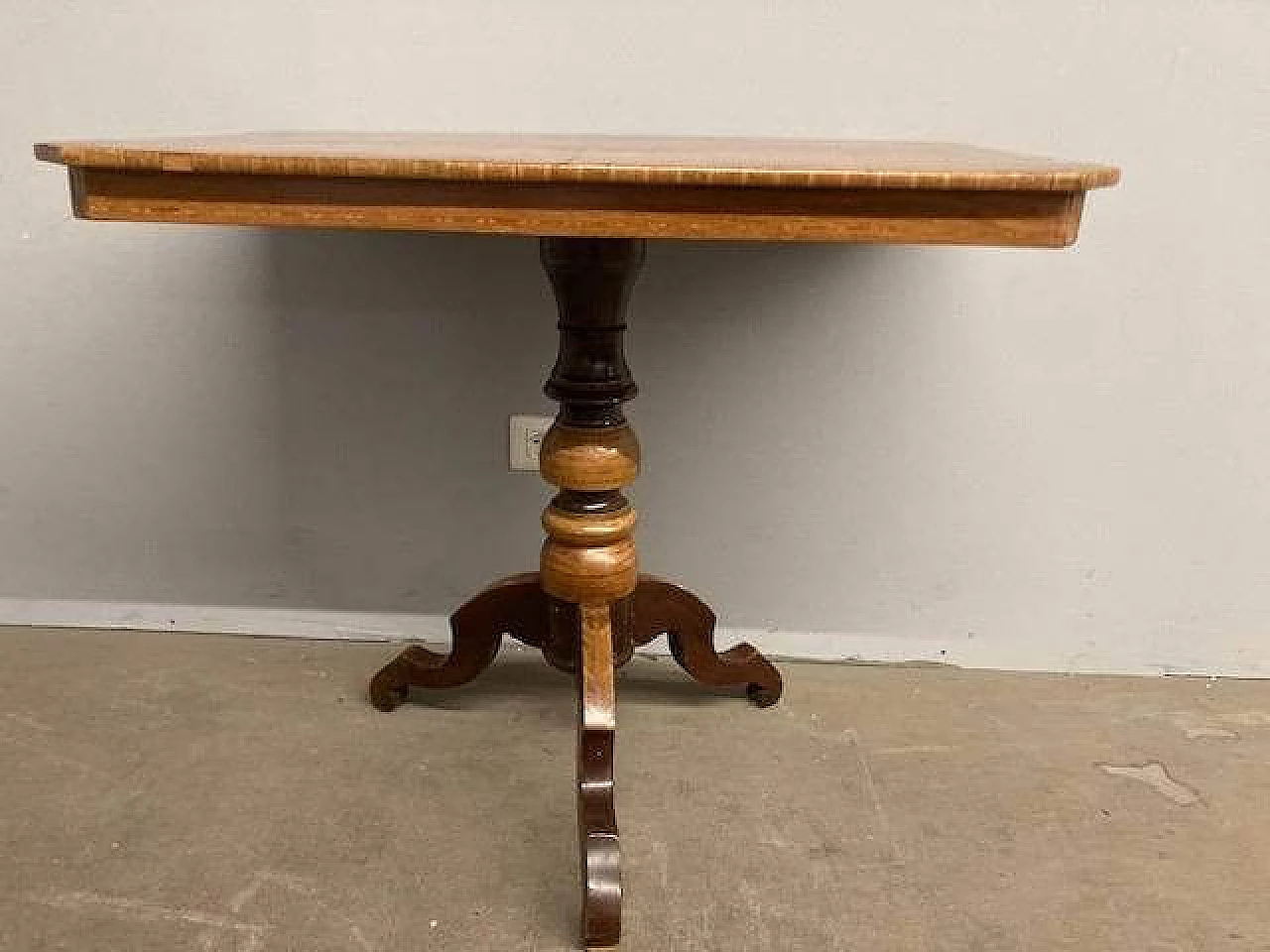 Walnut Rolo table with maple and dark walnut inlays, 19th century 9