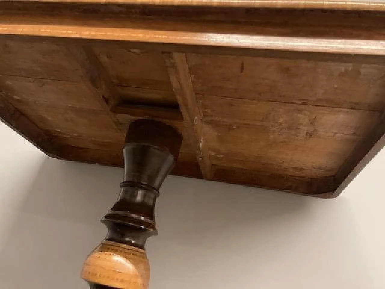 Walnut Rolo table with maple and dark walnut inlays, 19th century 12