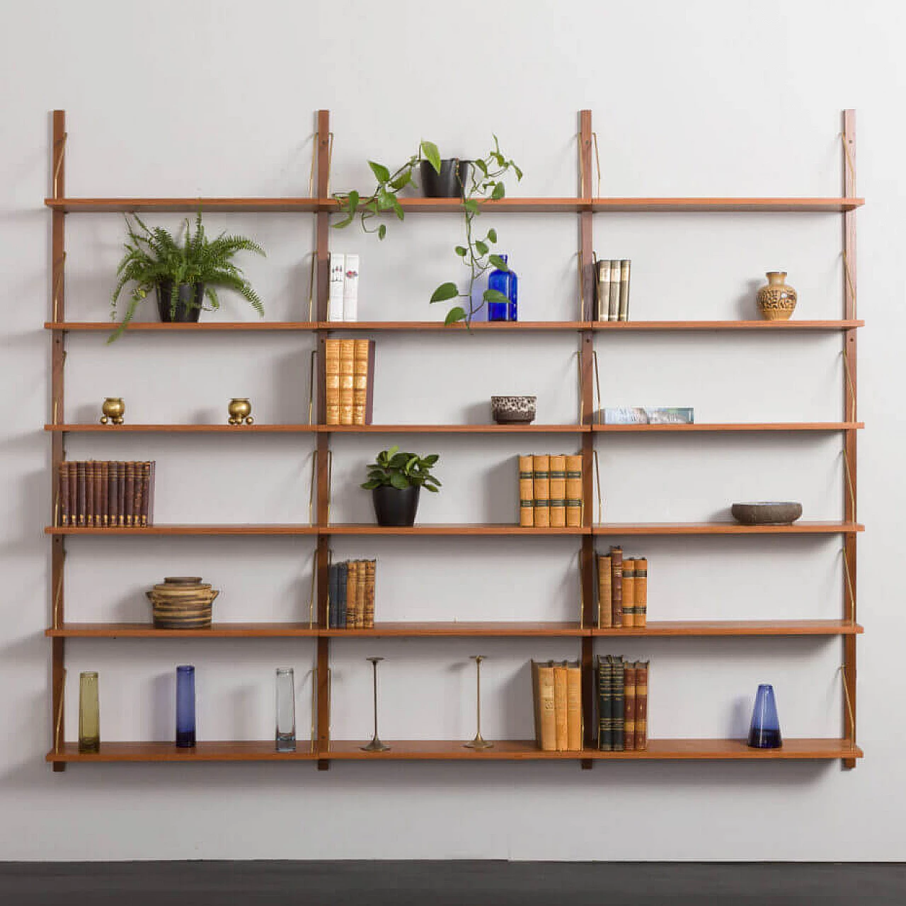 Modular teak 18-shelf  bookcase in the style of Poul Cadovius, 1970s 1